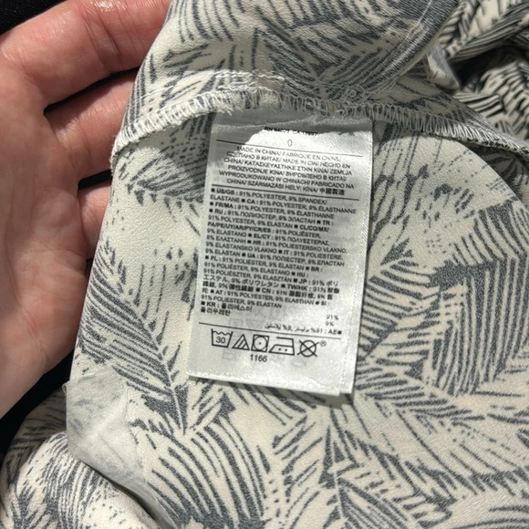 Banana Republic leaf drapey jumpsuit peppercorn Black white flowy luxurious US 0 - Picture 7 of 7